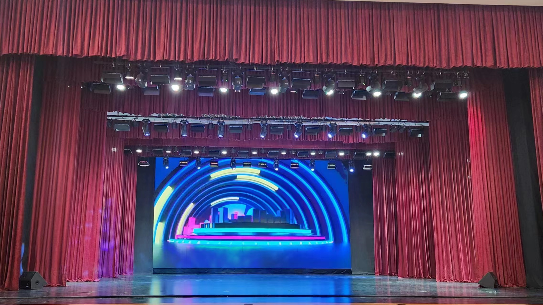 蒙古國 肯特會議中心劇院 舞臺機械、燈光、音響、LED屏項目已順利交付使用